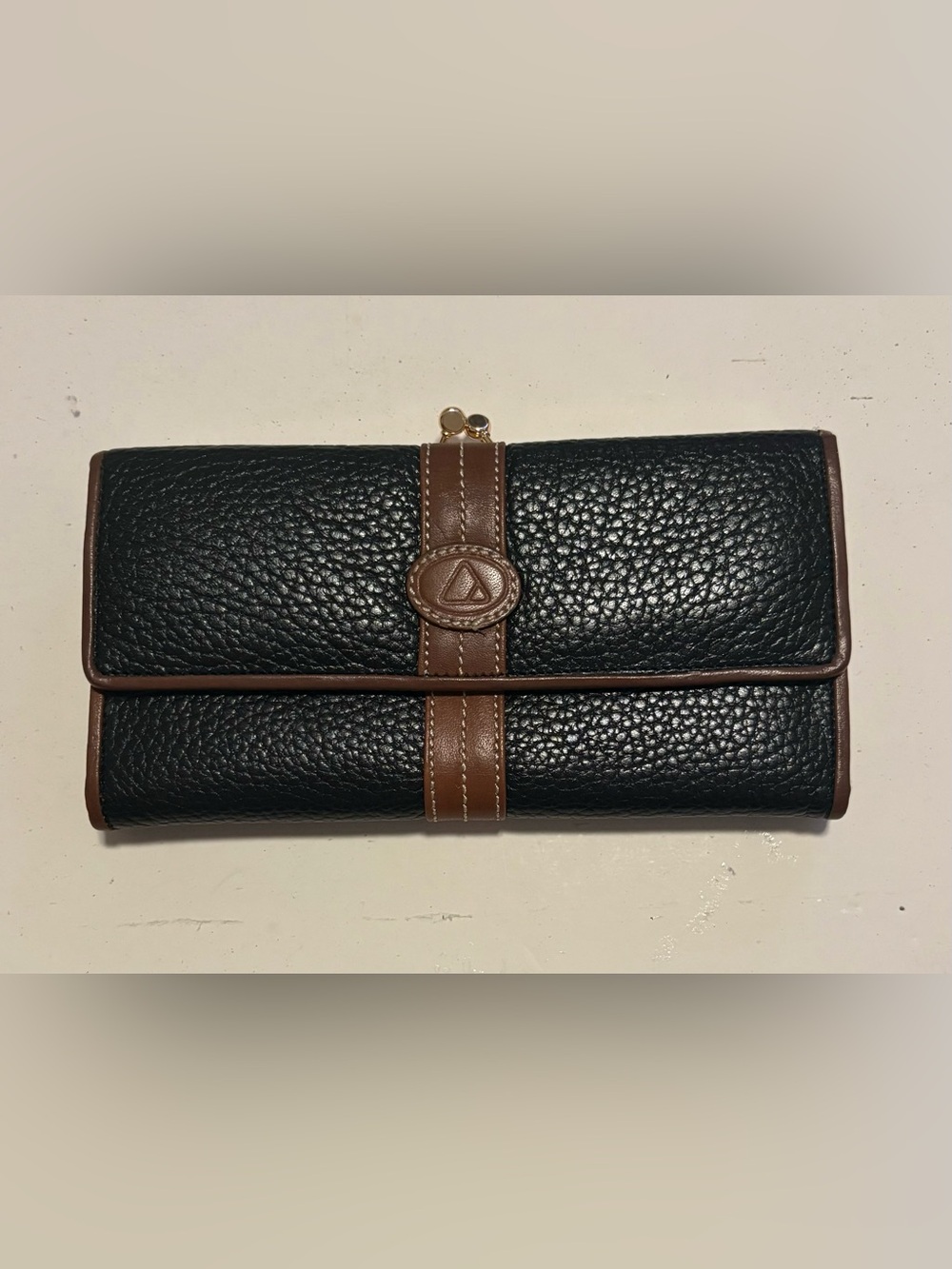 Vintage Liz Claiborne Black & Brown Pebbled Leather Kiss-Lock Trifold Wallet